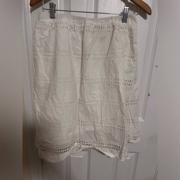 De Collection Eyelet Skirt fits size small/medium - Picture 1 of 3
